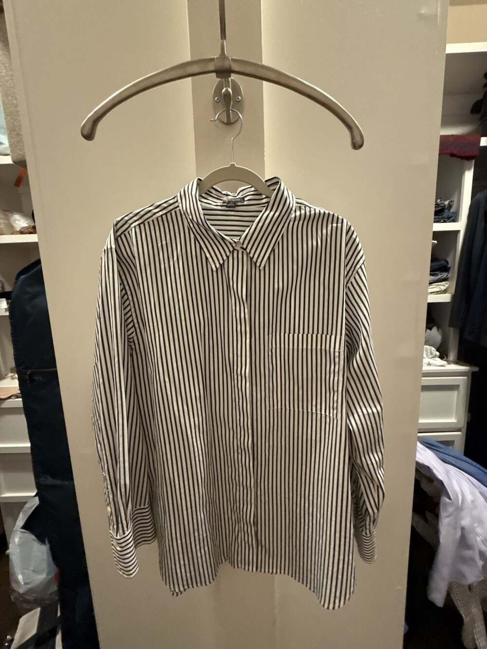 Ann Taylor Black and White Striped Long Sleeve Button-Up Shirt